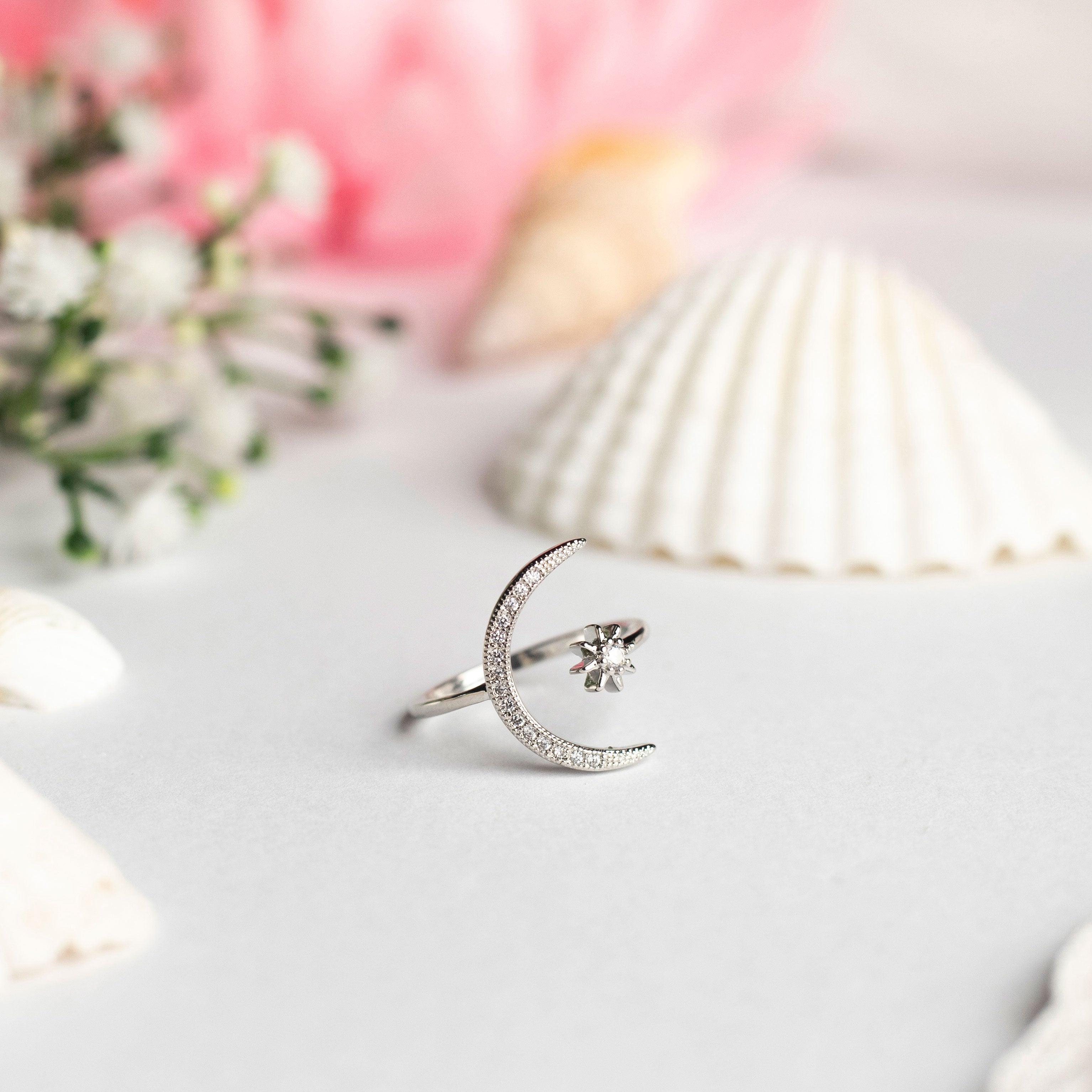 Crescent Moon Star Silver Ring - Xctasy