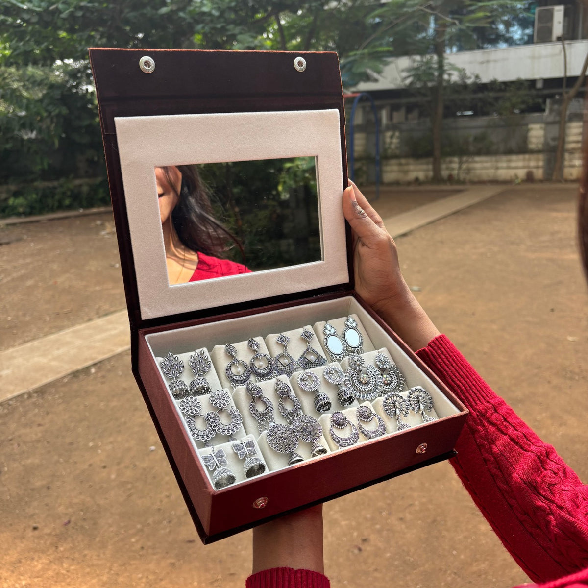 True Mirror Box Premium Mirror Box With 12 Unique jhumkas And Name – Xctasy
