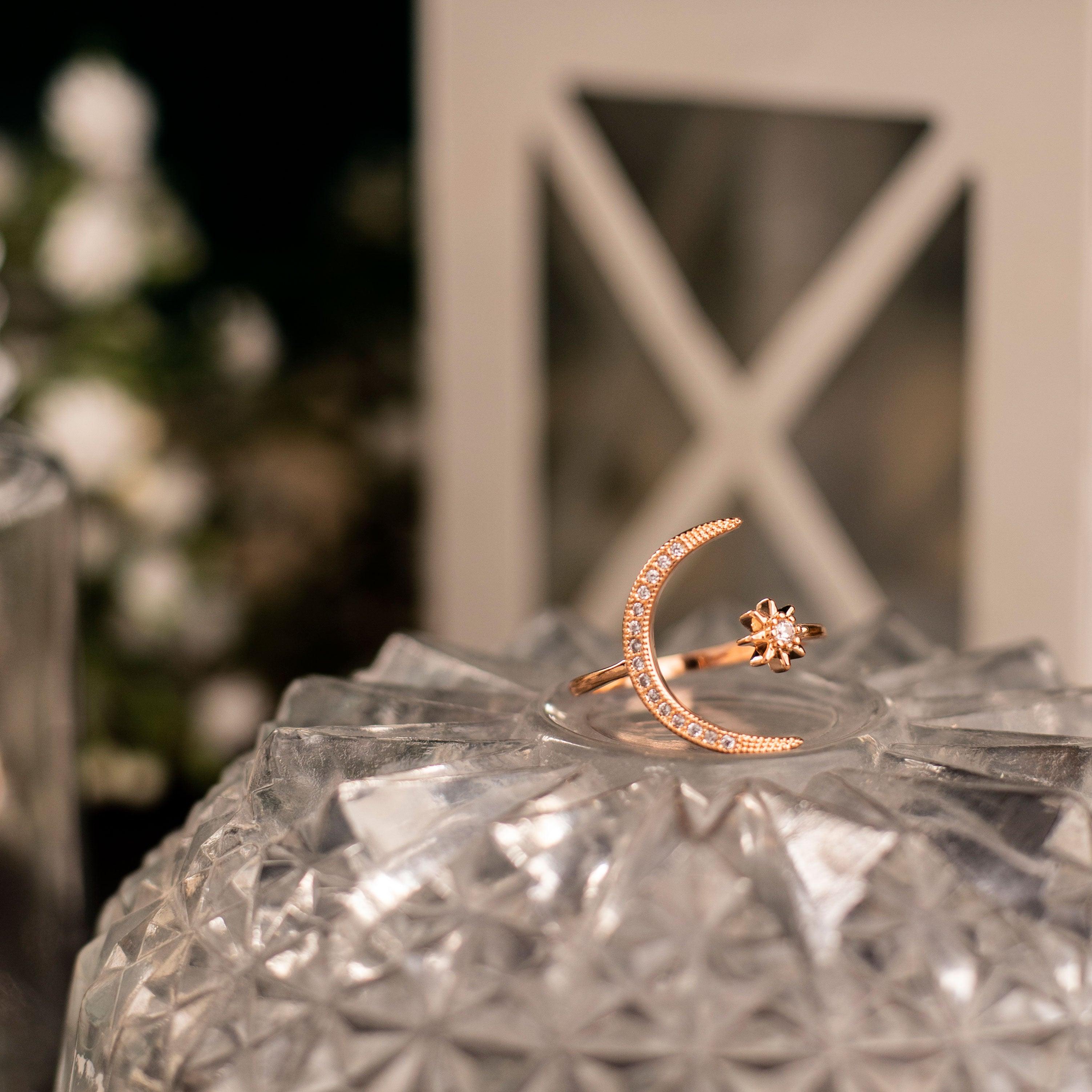 Crescent Moon Star Rose Gold Ring - Xctasy